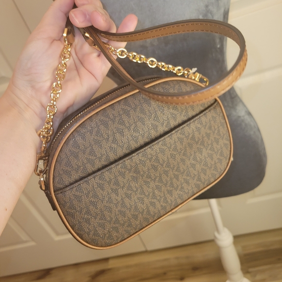 NWT Michael Kors Monogram Carmera Crossbody Bag - Picture 11 of 12